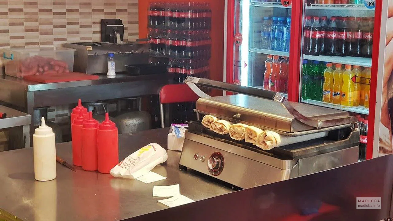 Соусы и добавки в кафе Bingo Shawarma