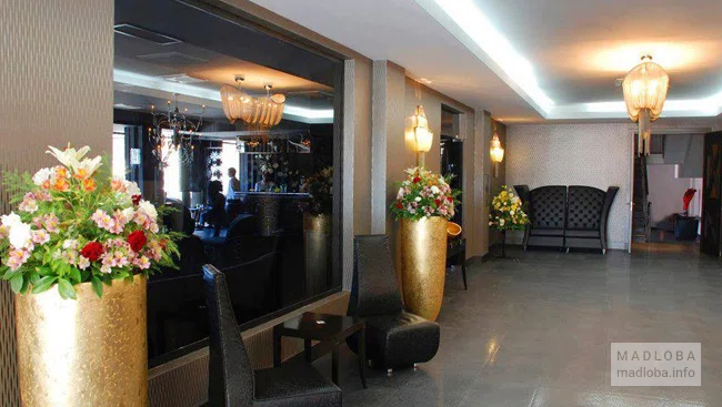 Интерьер в баре Black Buddha