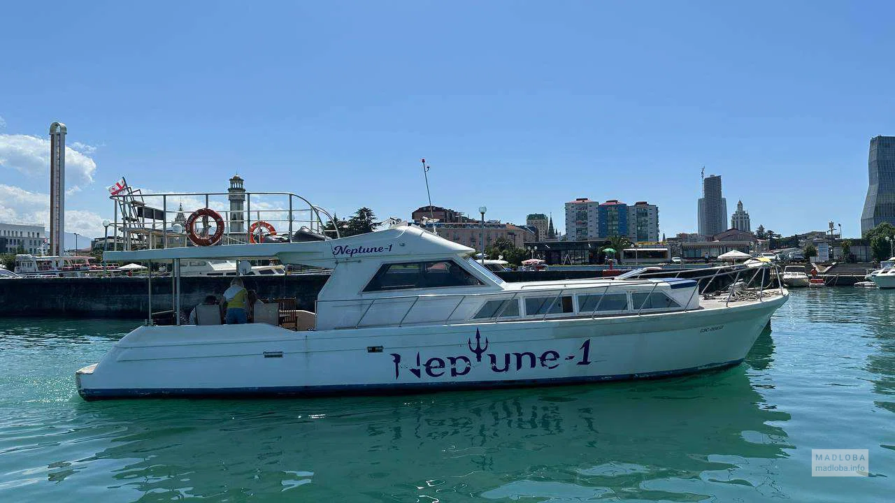 Большая яхта Neptune-1