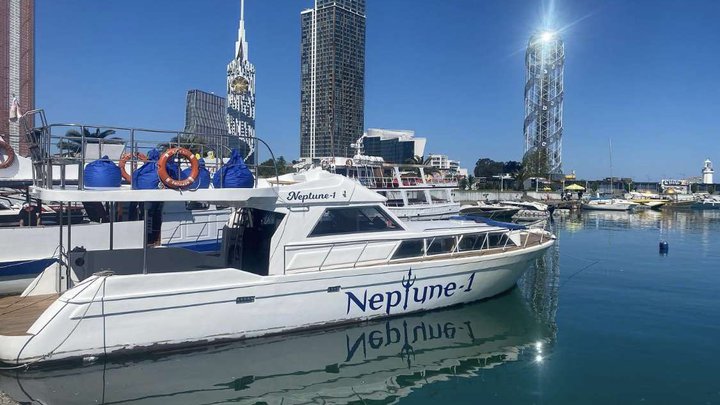 Большая яхта "Neptune-1"