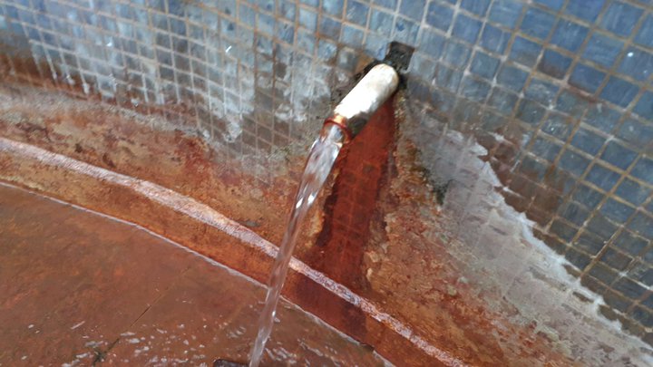 Источник холодной минеральной воды