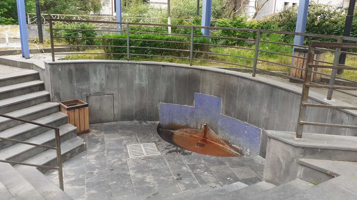 Источник холодной минеральной воды