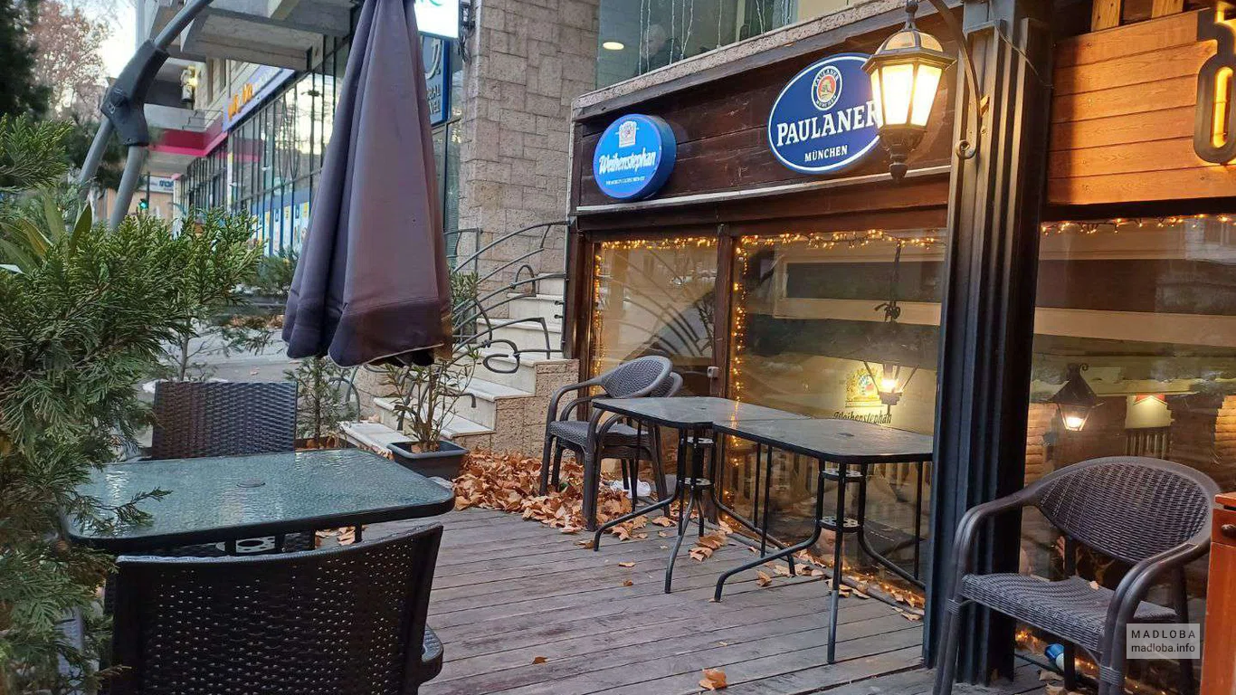 Летняя терраса в Brauhaus Tiflisi