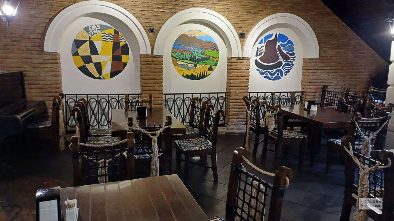 Зал ресторана Brauhaus Tiflisi