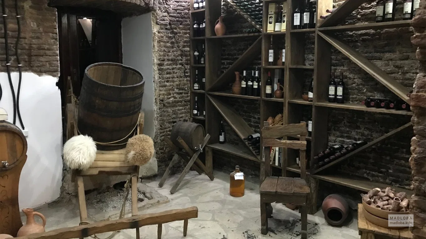 Винный погреб в ресторане Bread&Wine