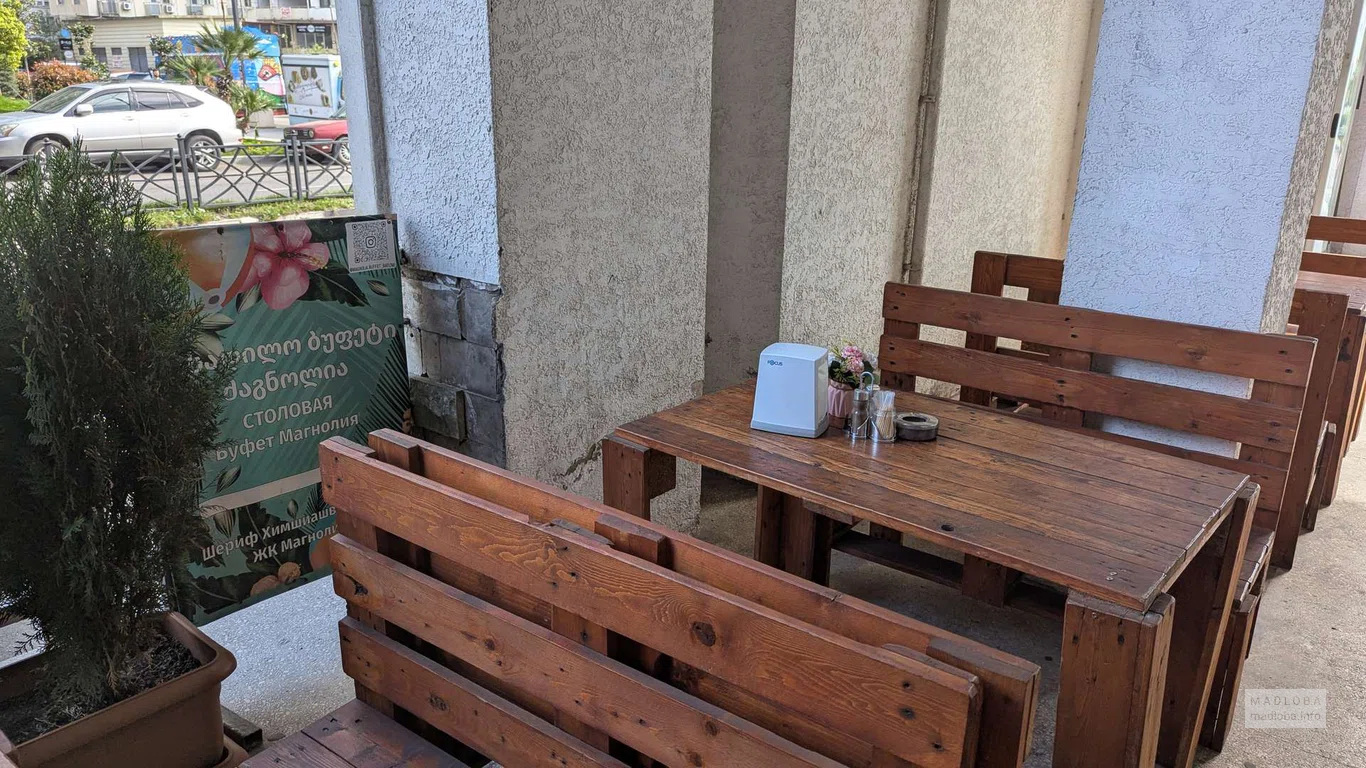 Столики на улице в Buffet