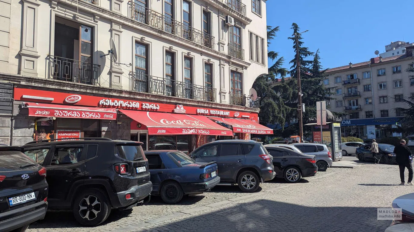 Здание в котором находиться кафе Bursa