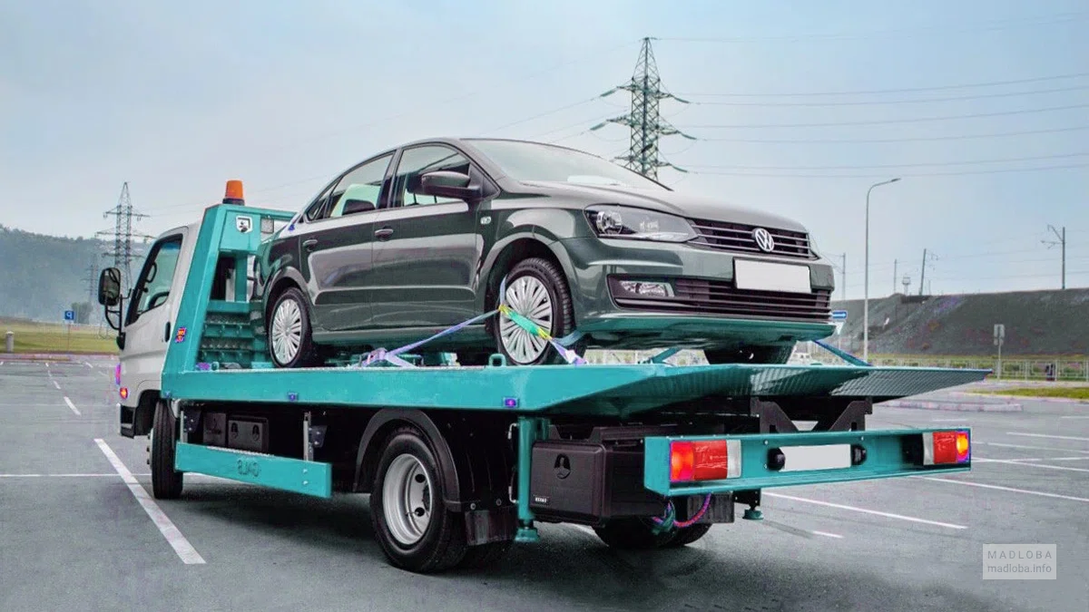 Легковое авто на эвакуаторе BuyAuto Грузия