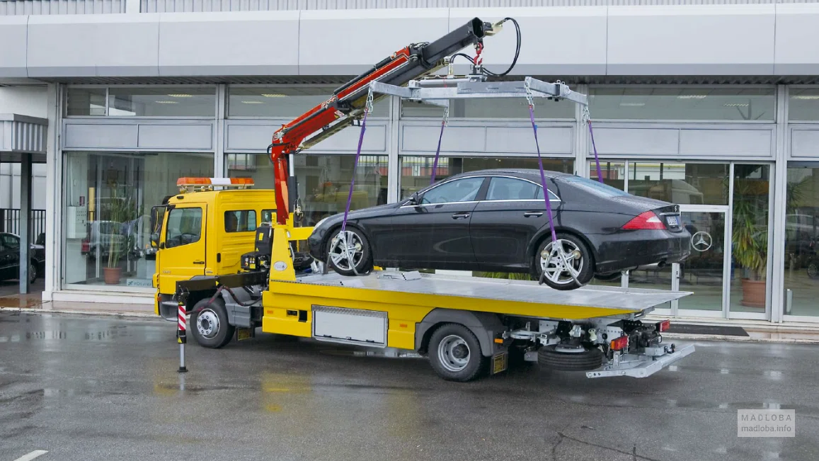 Погрузка автомобиля на эвакуатор BuyAuto Грузия