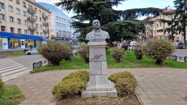 ილია ჭავჭავაძის ბიუსტი