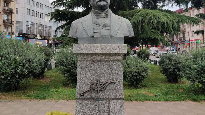 ილია ჭავჭავაძის ბიუსტი