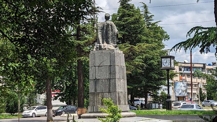 Bust of V.I. Kikvidze