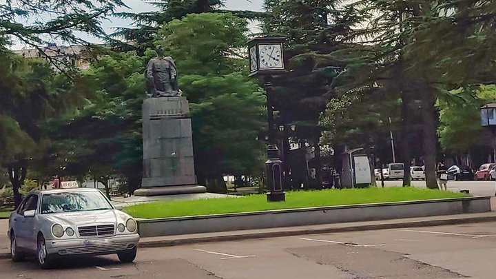 Bust of V.I. Kikvidze