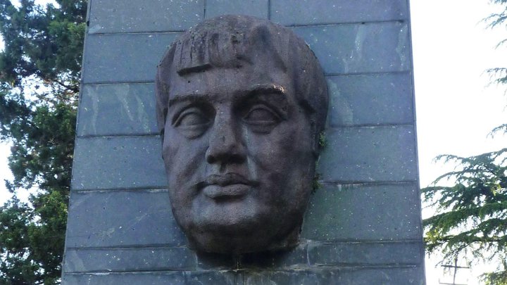 Бюст Тициана Табидзе