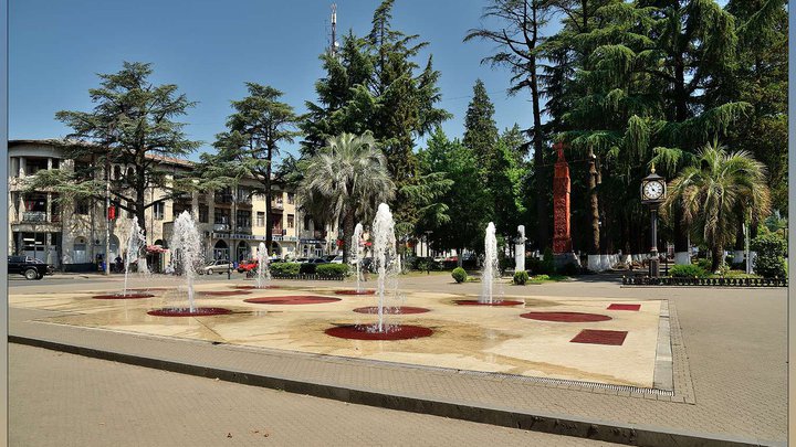 Bust of Zviad Gamsakhurdia (boulevard)