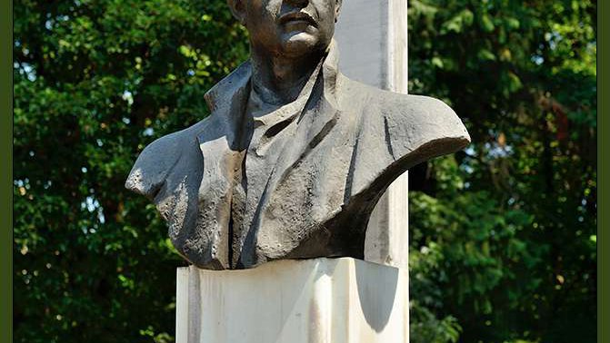 Bust of Zviad Gamsakhurdia (boulevard)