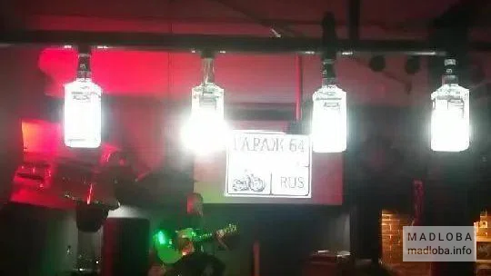 Сцена в Cache Bikers bar Guardians and Cinema Club Cache
