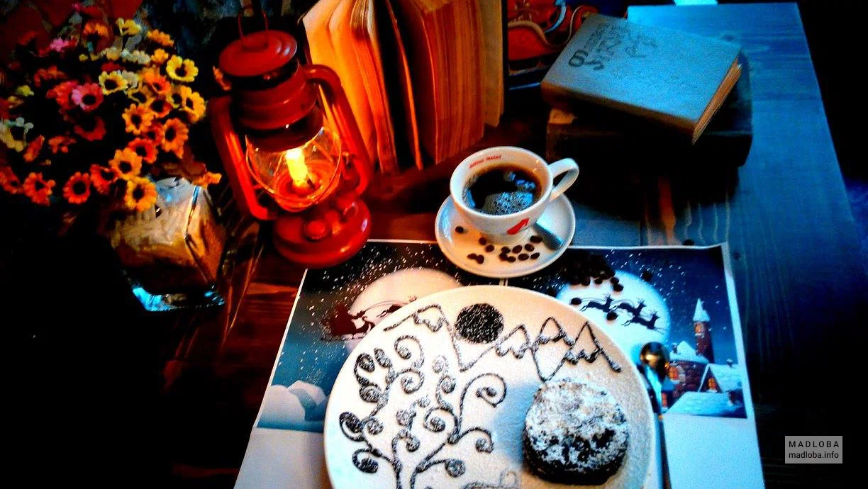 Подача десерта в Cafe Adjara