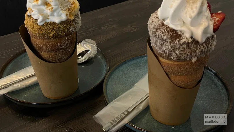 Мороженое в кафе Cafe Kafune