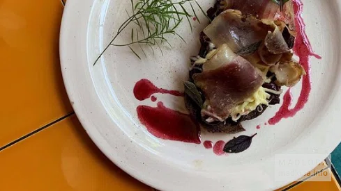 Грузинские брускеты в Cafe Manu