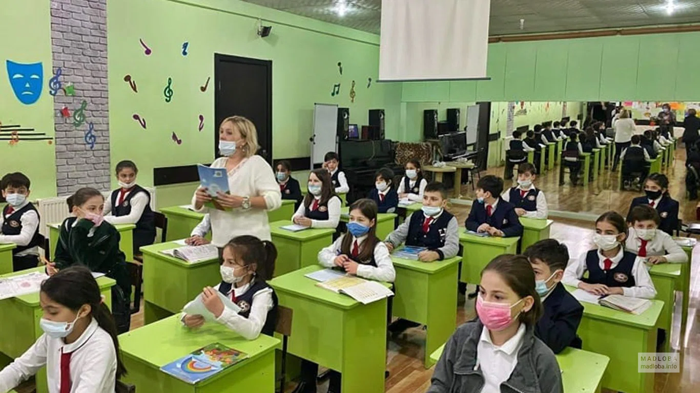Учебный процесс в школе Кандид