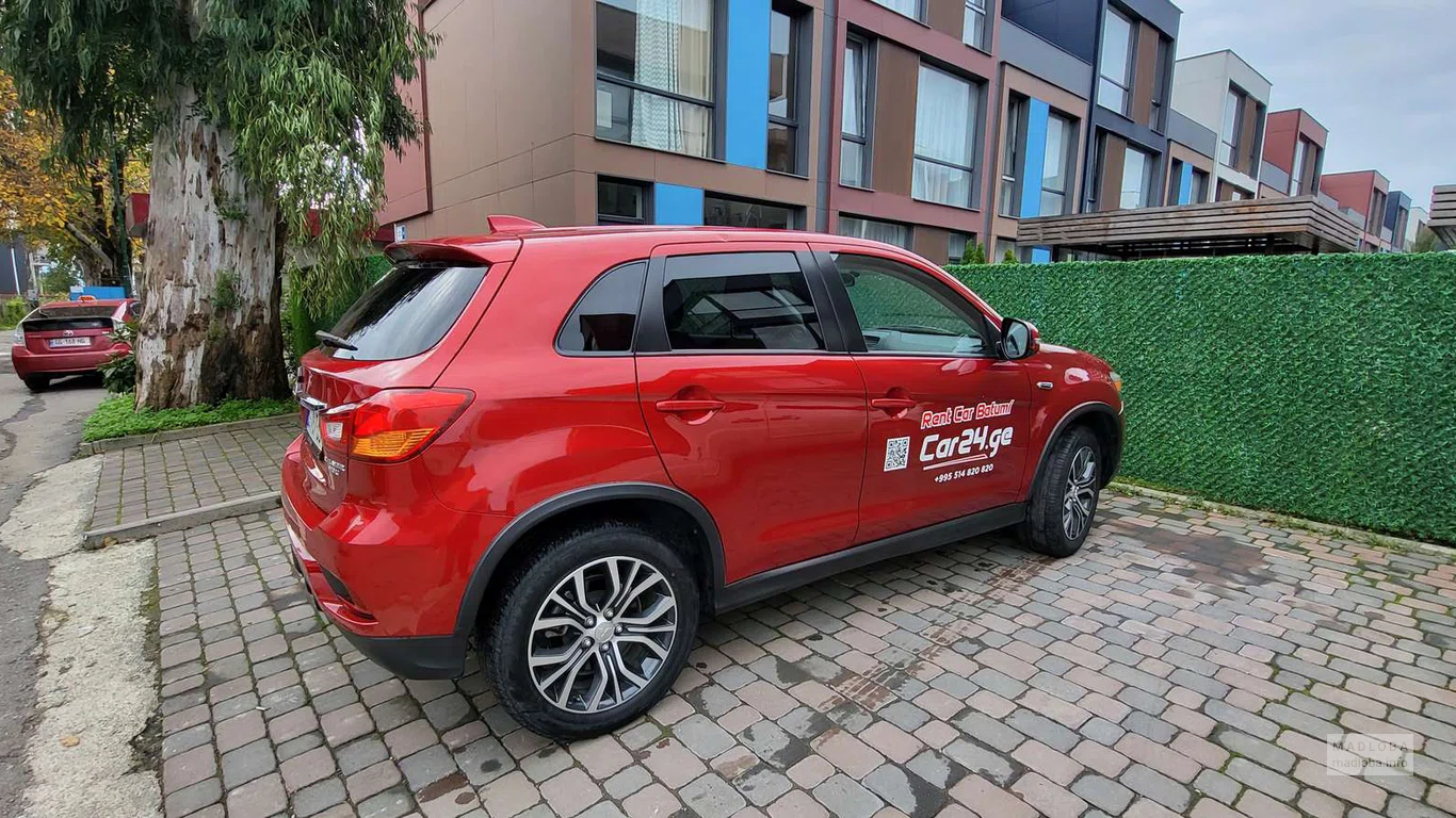 красный автомобиль на прокат в Car24GE Грузия Батуми