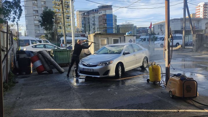 Автомойка (ул. Генерала Аслана Абашидзе 20)