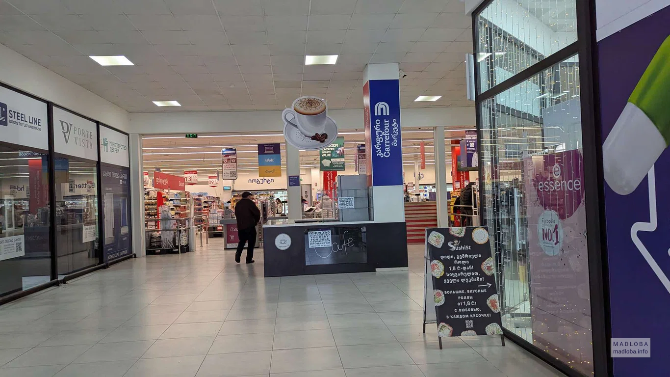 Магазин Carrefour в Батуми