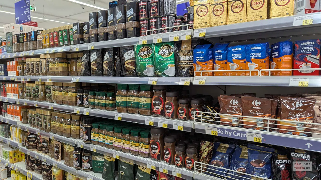 кофе в магазине продуктов "Carrefour" в Батуми