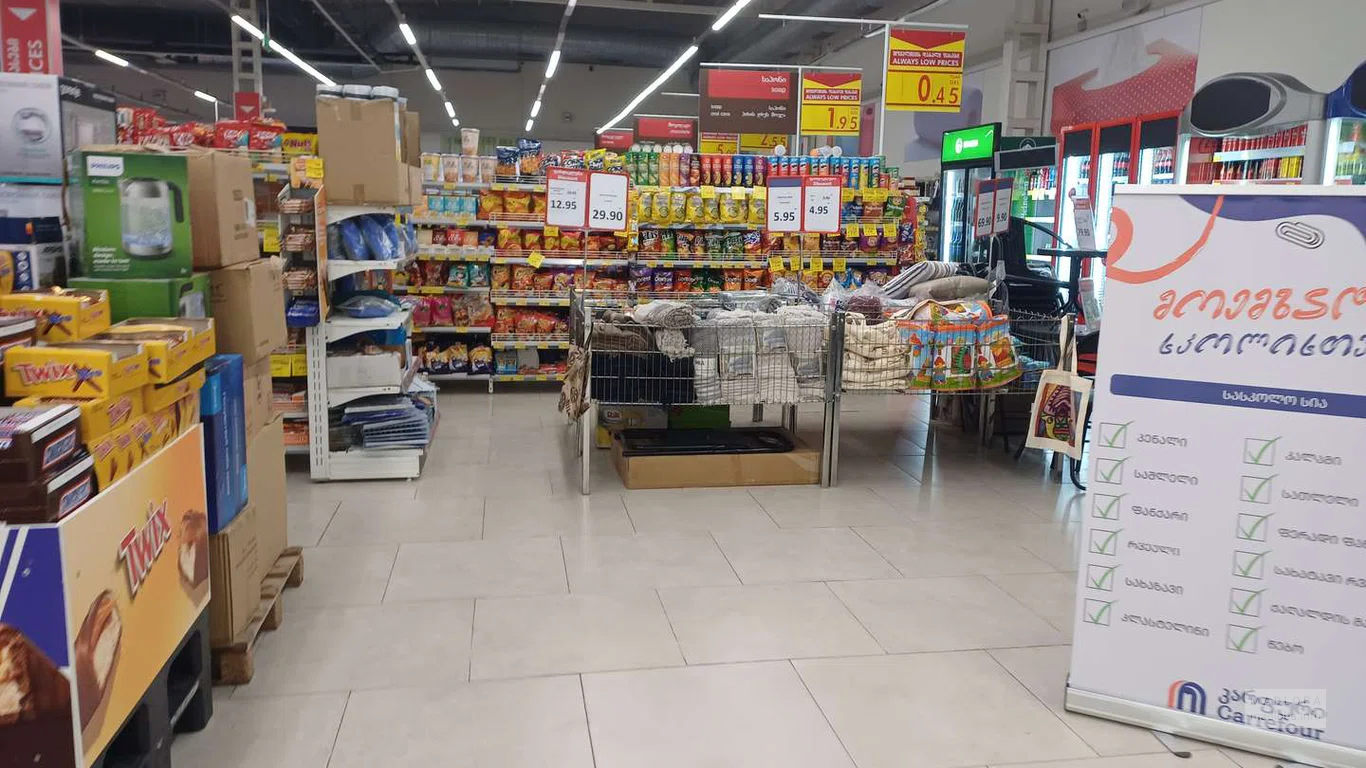 Вид внутри Carrefour Market Телави