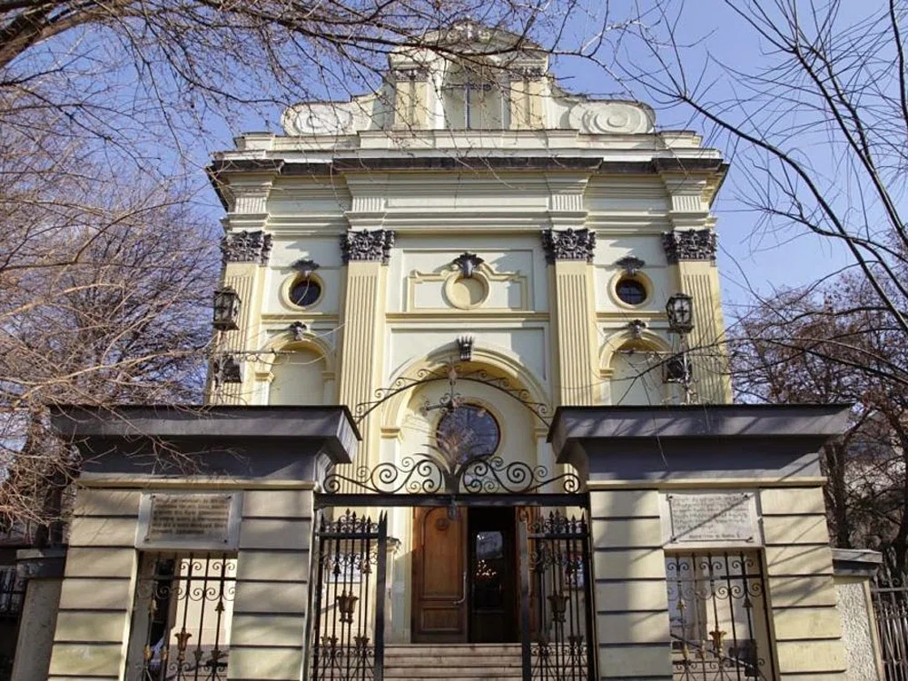 Католический Собор Святых Петра и Павла - Catholic Cathedral of Saints Peter and Paul - вход