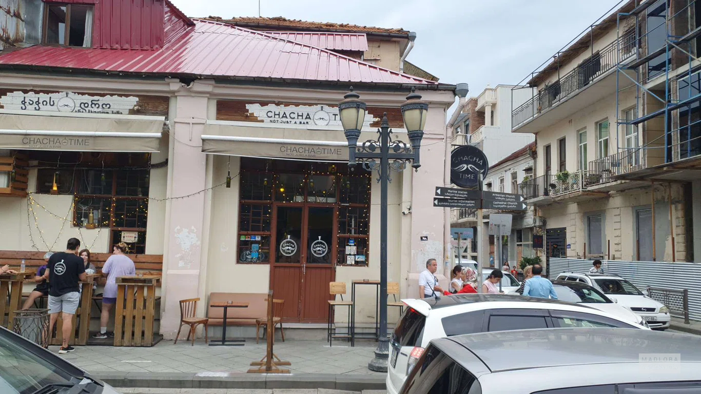 Вход в бар Чача тайм Батуми