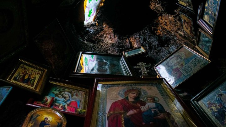 Часовня внутри старого дуба