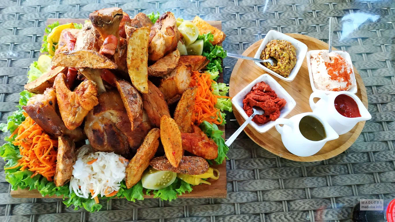 Подача картофеля с курицей