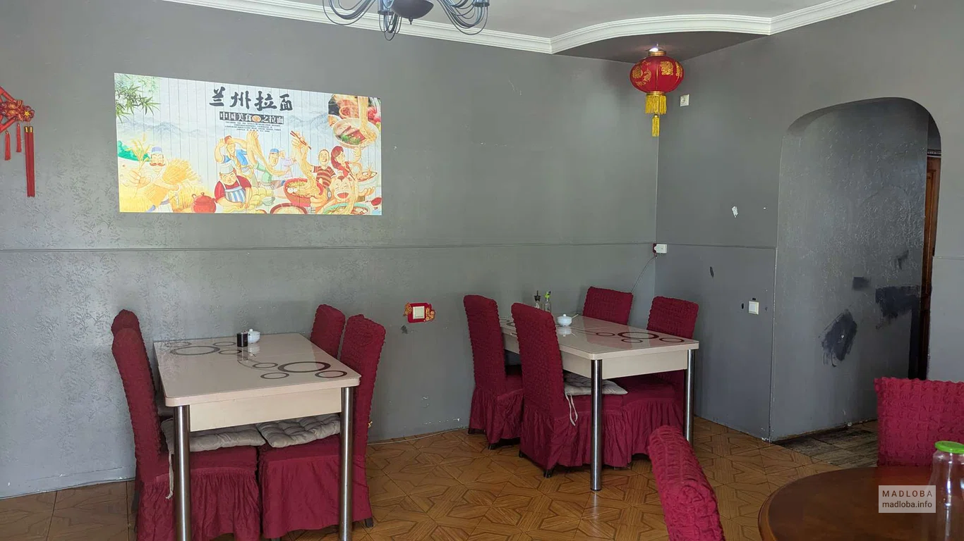 Столики в кафе Chinese Lanzhou Noodles