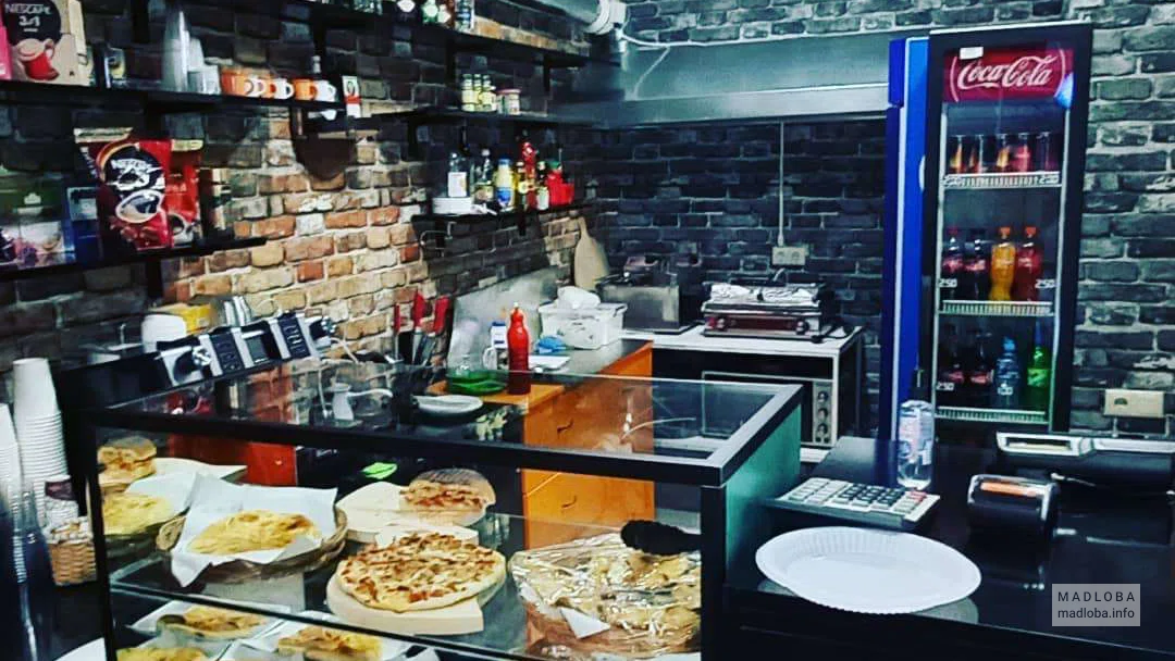 Витрина Claire's caffe
