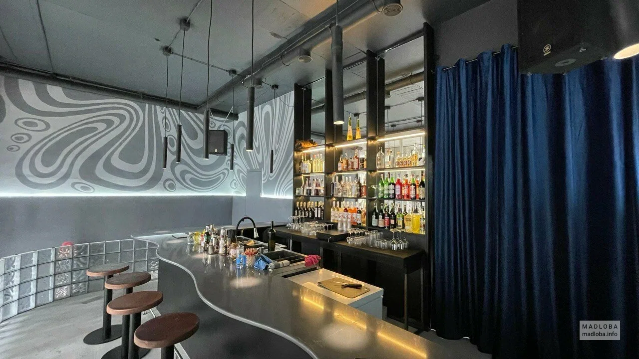 Cocktail bar Qube в Батуми