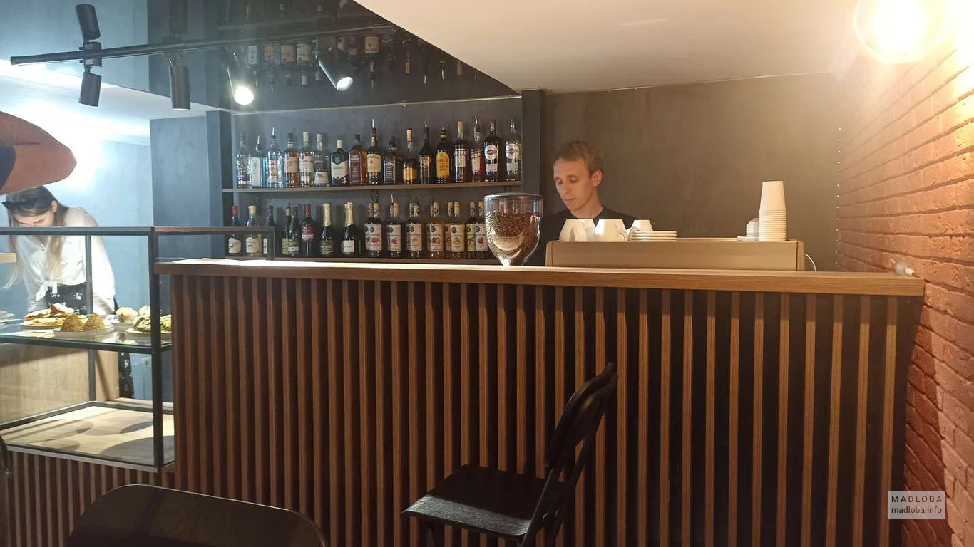 Стойка в Coffeе Baza