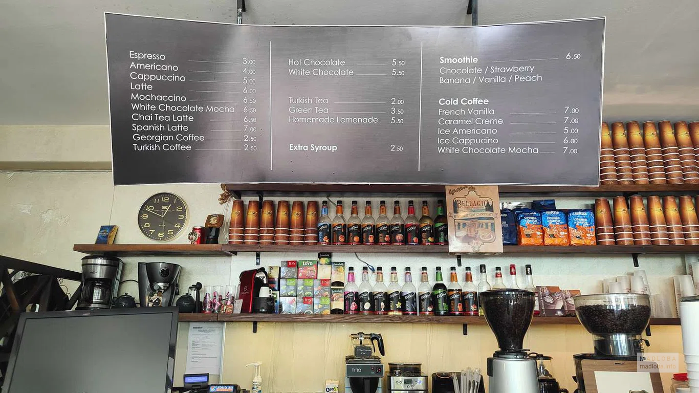 Барная стойка в Coffee House Batumi