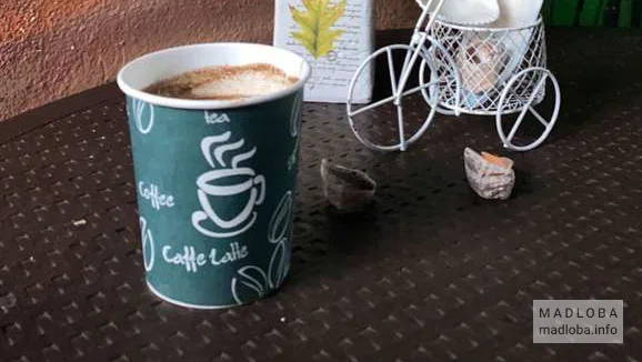 Подача кофе в Coffee Tunnell