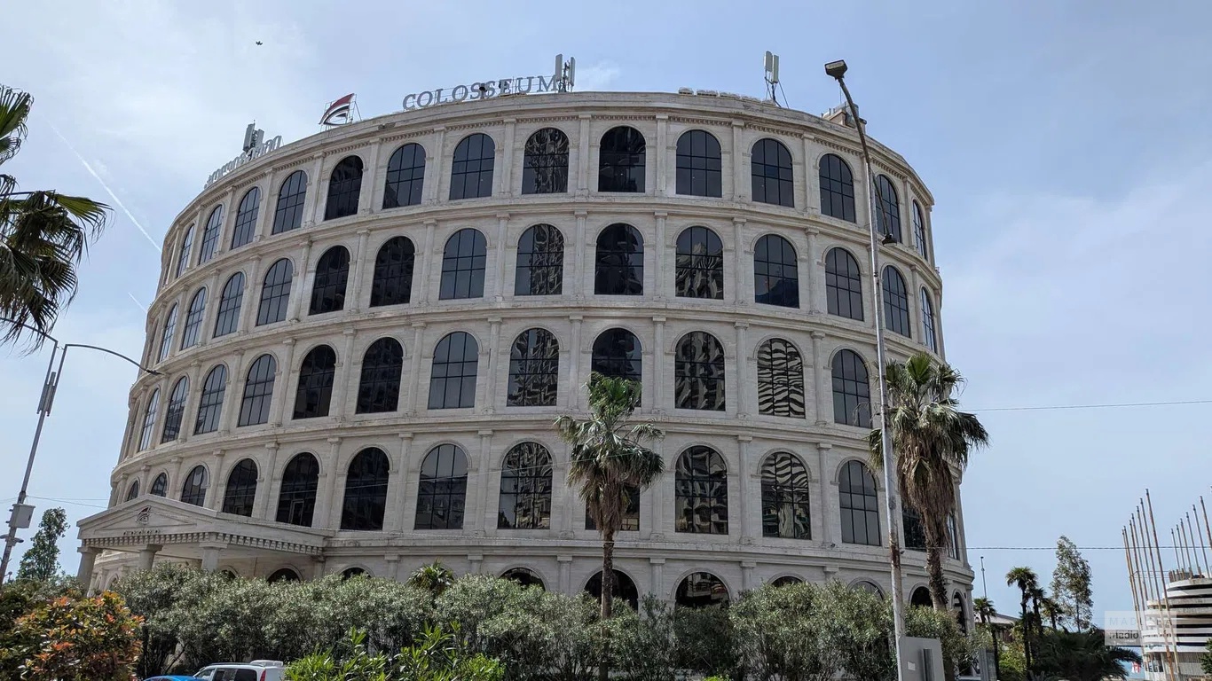 Здание отеля Colosseum Marina в Батуми
