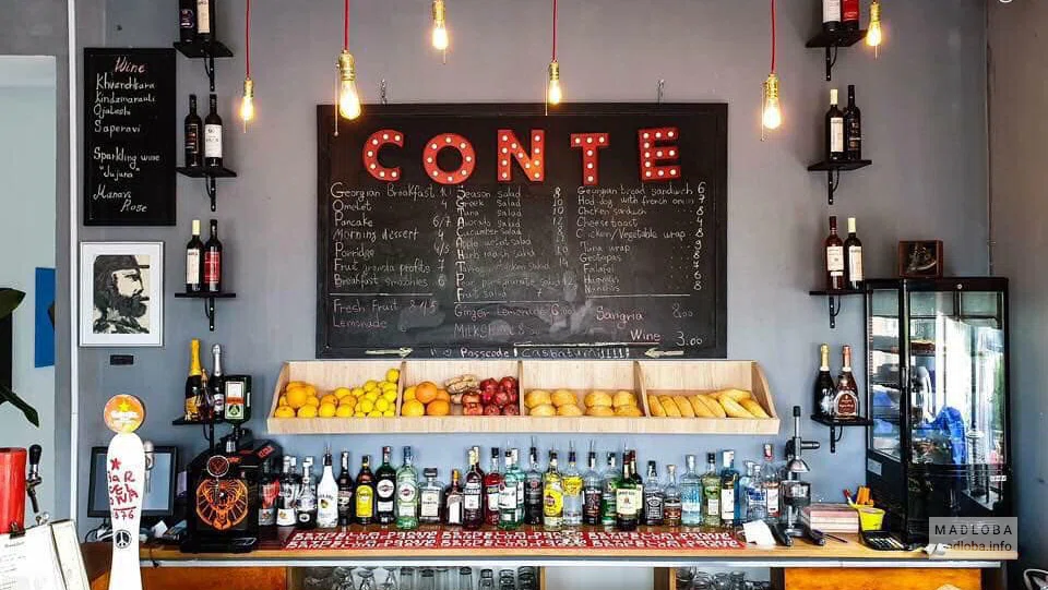 Барная стойка с ассортиментом