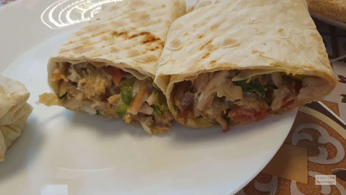 шаурма в "Grill Shaurma" в Батуми