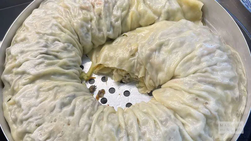 Узбекский рулет с начинкой на пару