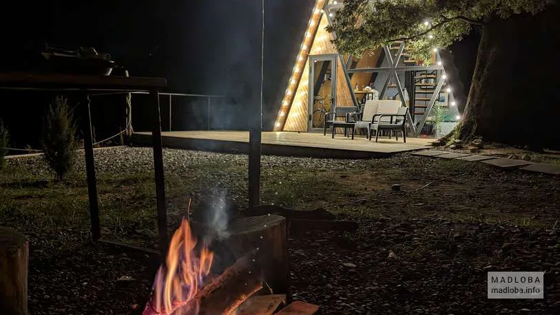 Место для костра на территории хостела Cottage Cabana