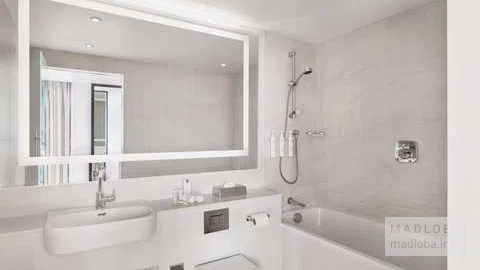 Ванная комната в номере гостиницы Courtyard by Marriott