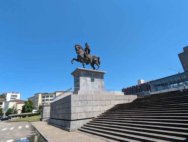 🧭 12 monuments, statues and fountains of Kutaisi 2025 - where to go, what to see and where to take photos