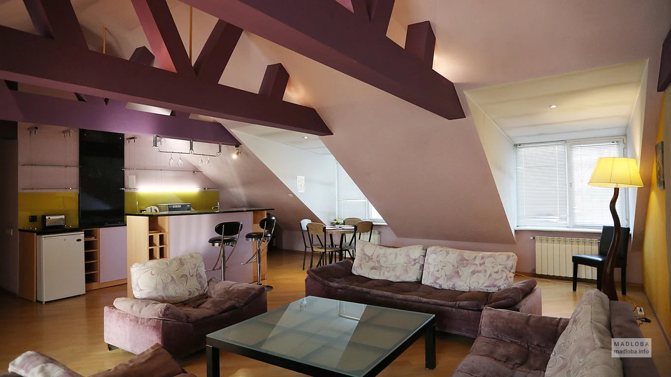 Мебель в столовой David's Apart-Hotel