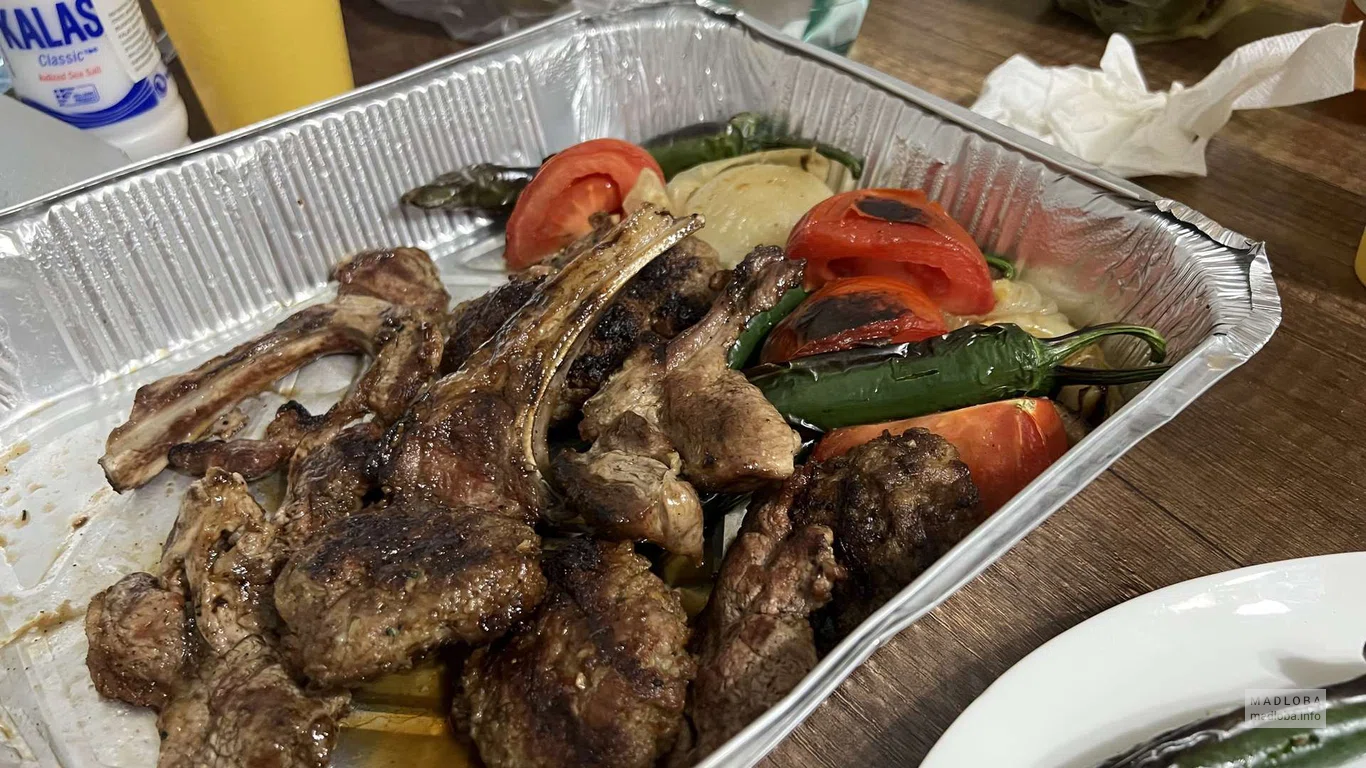 Каре ягненка с овощами
