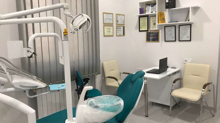 Dental clinic (David Agmashenebeli Ave., 40)